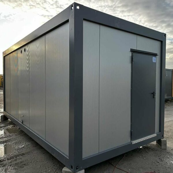 Container Sanitaire 20 Pieds Occasion (6x2,4m) – Bloc de 6 Douches avec Ballon 300L et Espace Buanderie