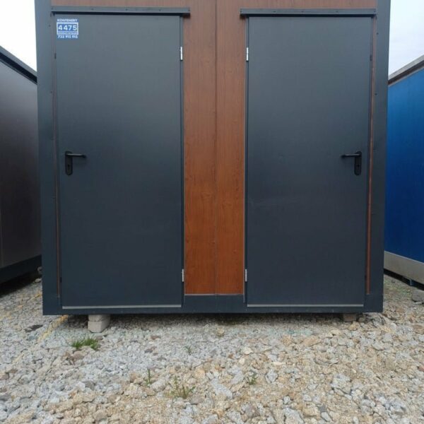 Container Sanitaire Double 2,5m x 2m – 2 Cabines Indépendantes (WC + Douche) – Isolation 60mm